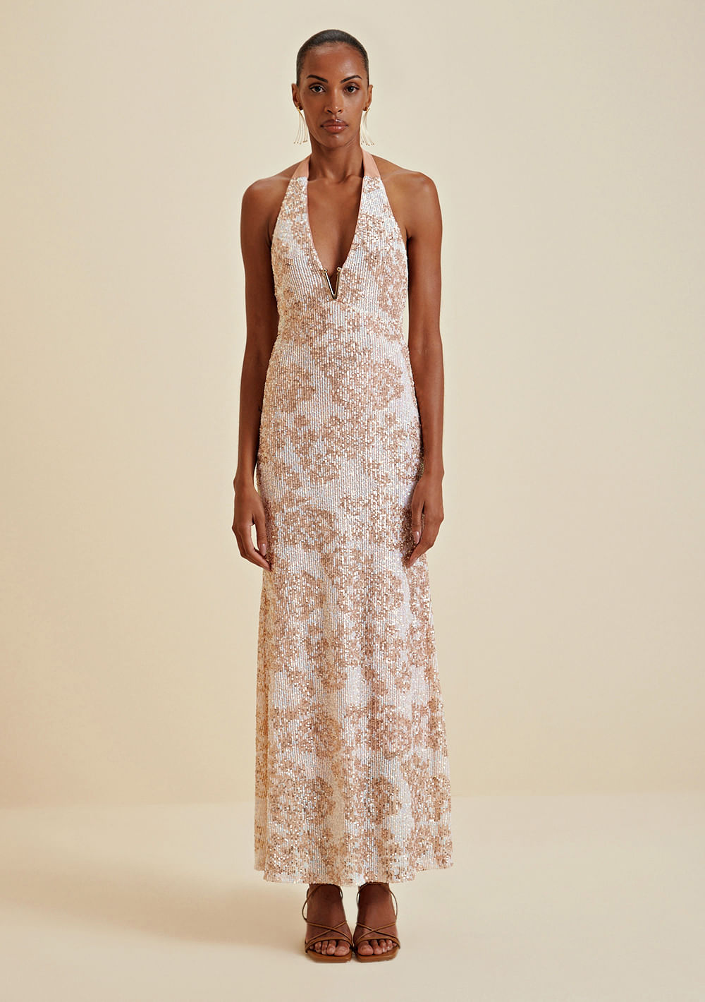 Vestido Morena Rosa Longo Decote V Abertura Costas Rosa