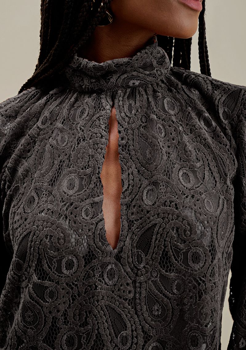 10000119733000048-2-