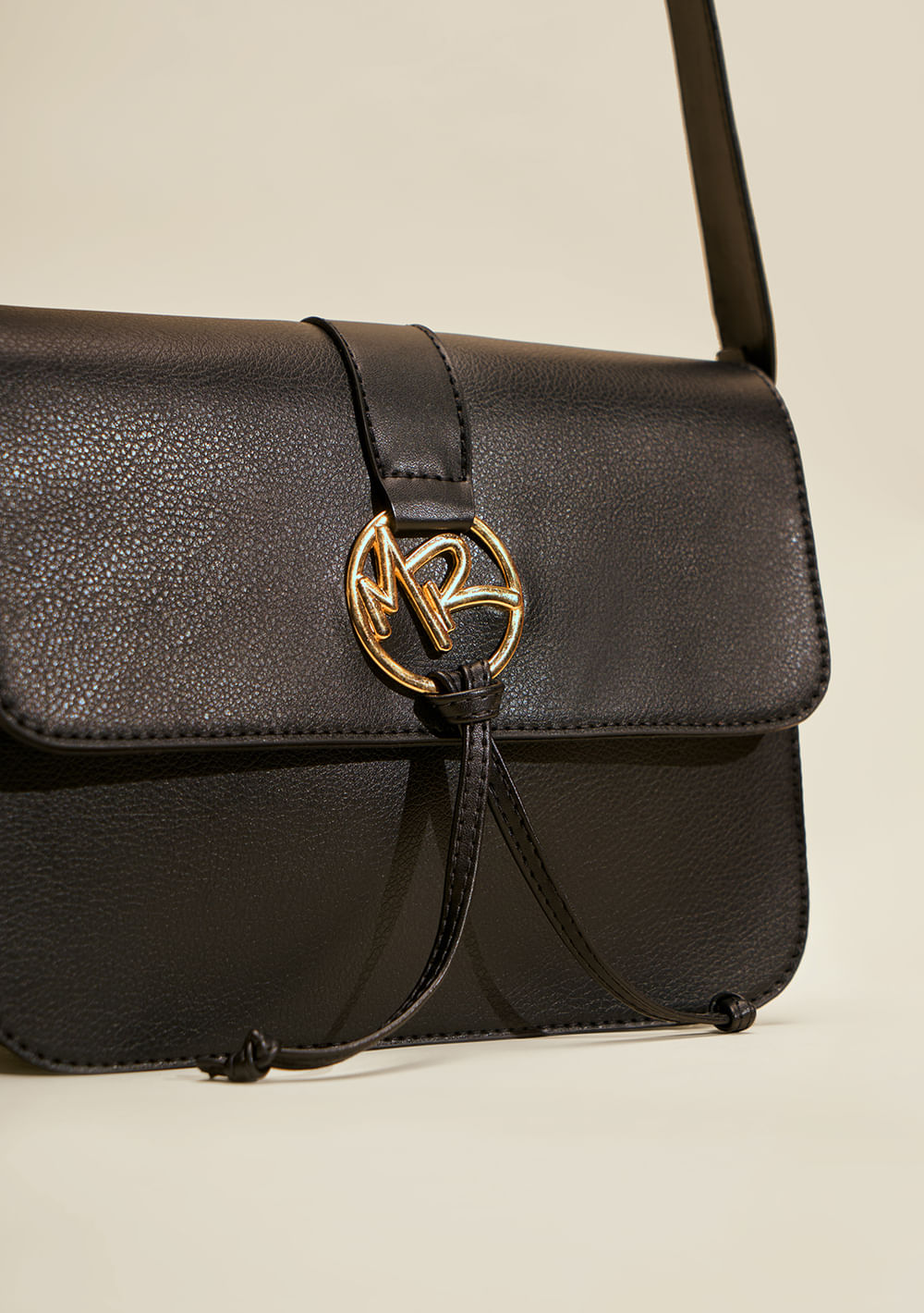 Bolsa Satchel Com Metal Preto